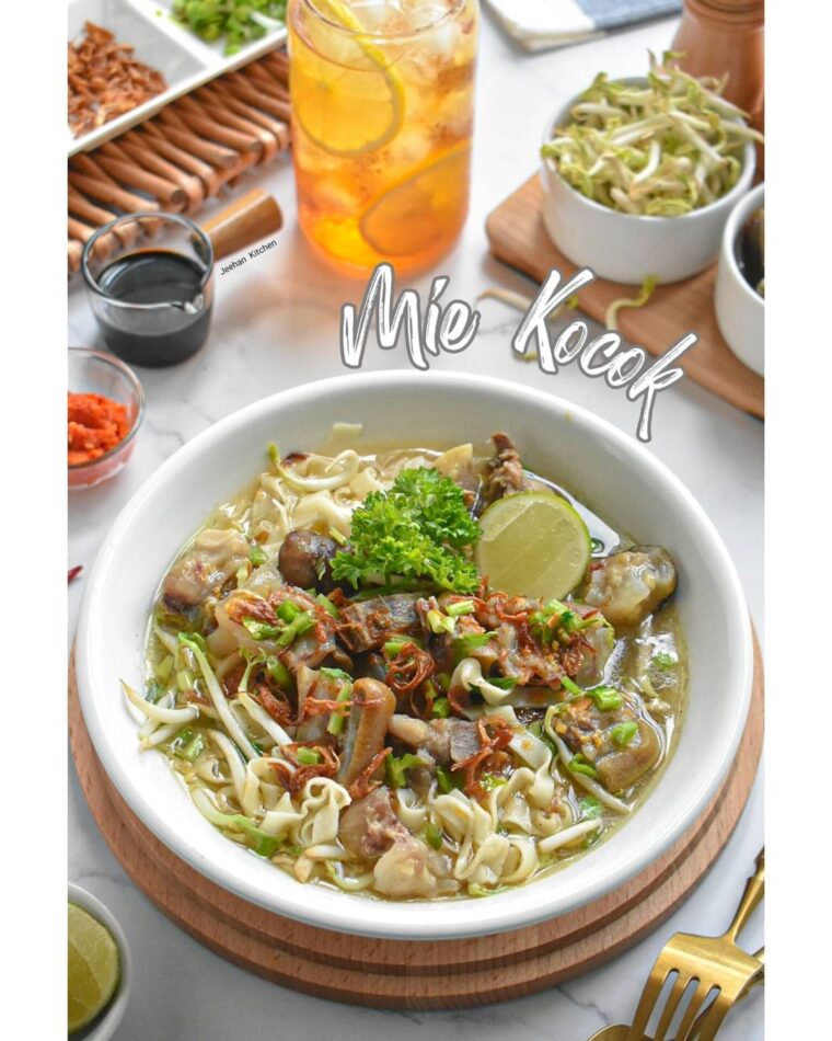 Mie Kocok Bandung (Bandung Special Noodles)