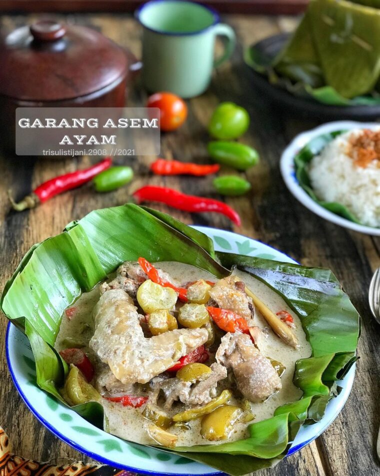 Garang Asem Ayam (Chicken Cooked In Sour Coconut Sauce)