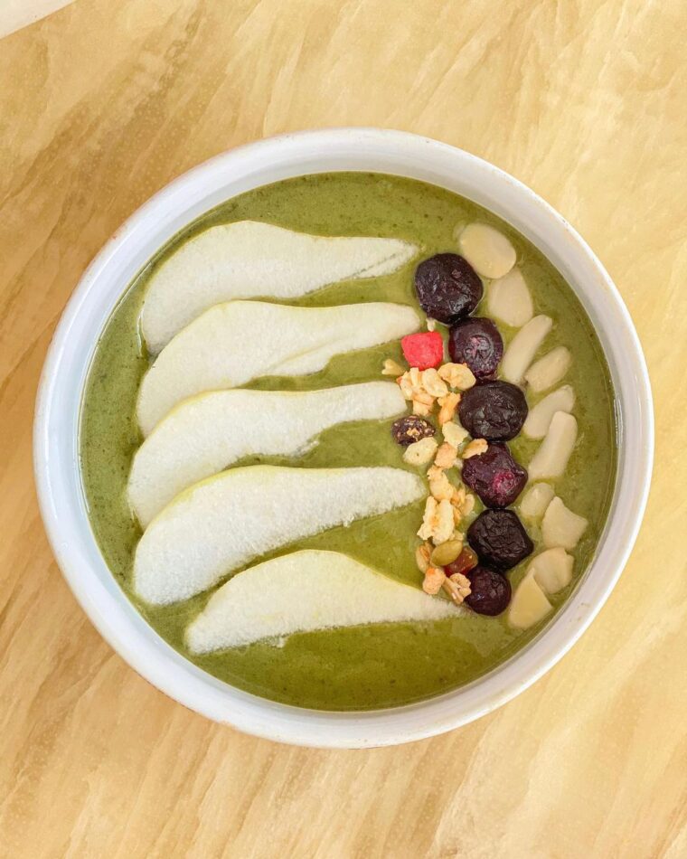 Matcha Pear Smoothie Bowl