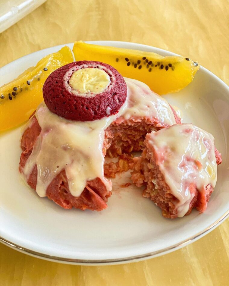 Red Velvet Cream Cheese Microwave Oatcake