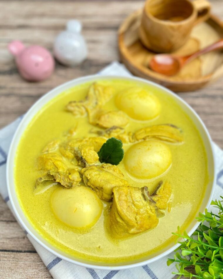 Gulai Ayam Telur Kuning (Yellow Egg Chicken Curry)