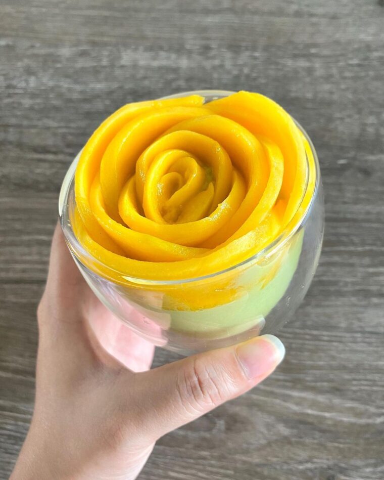 Avocado Smoothie With Mango Flower