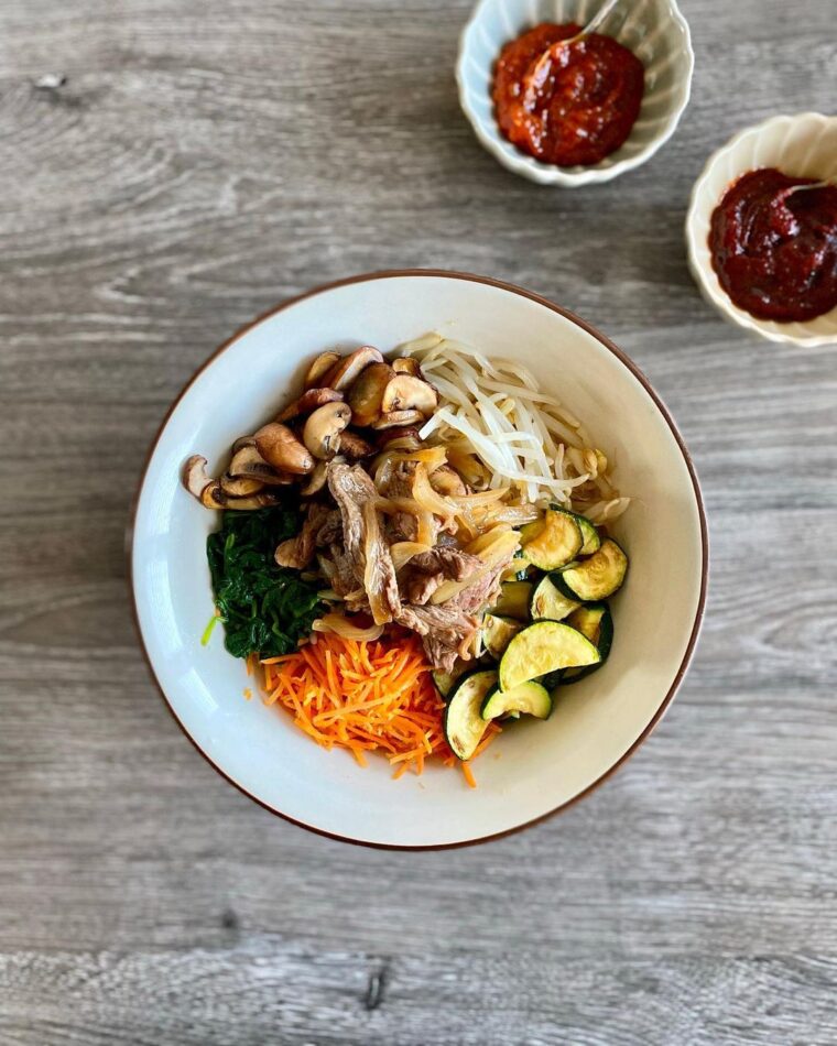 Bibimbap (Korean Mixed Rice With Beef And Vegetables)