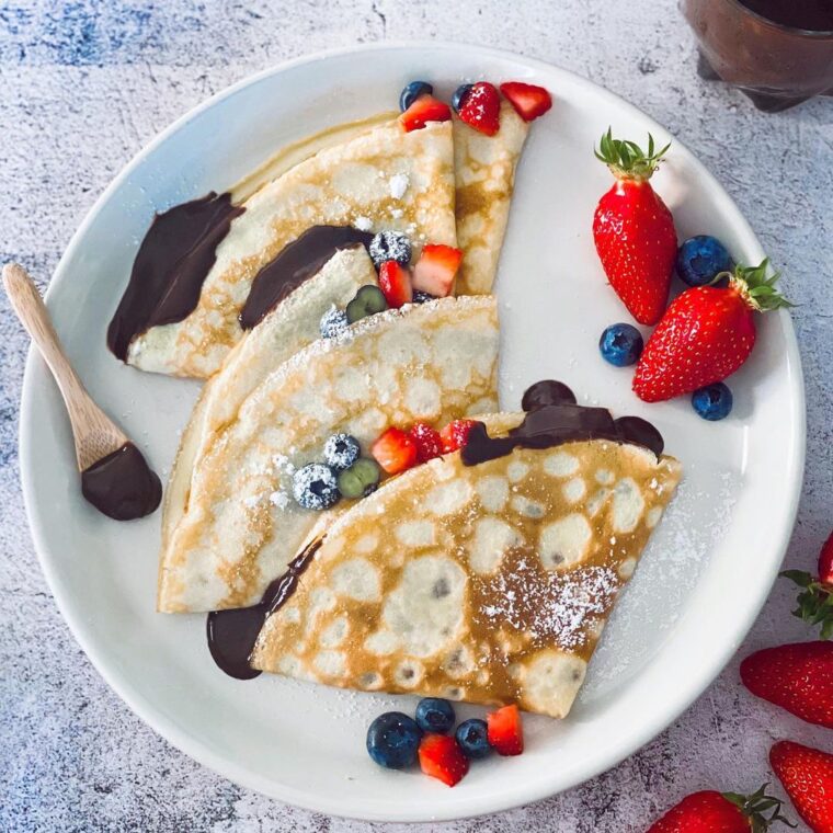 French Crêpes With Chocolate Sauce