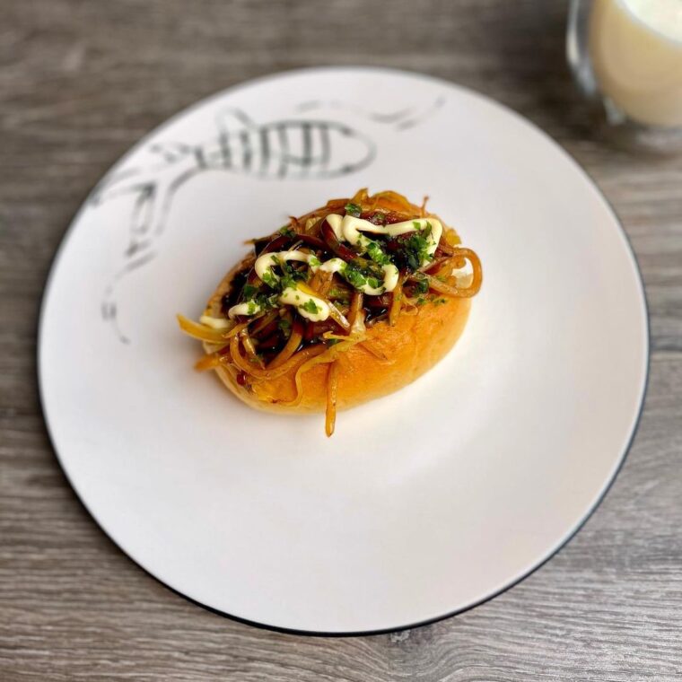 Japanese Fried Noodles Filled Bun (Yakisoba Pan)