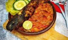 Lele Sambel Penyet (Fried Catfish With Sambal)