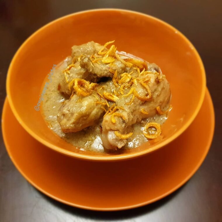 Opor Ayam (Indonesian Creamy Chicken Curry)