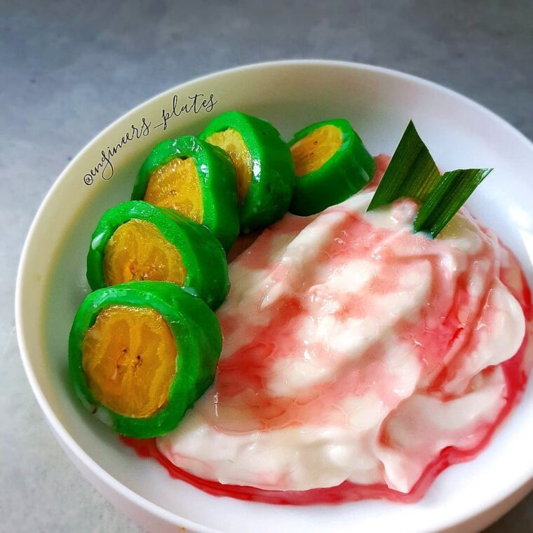 Pisang Ijo Makassar (Makassar Pandan Bananas)