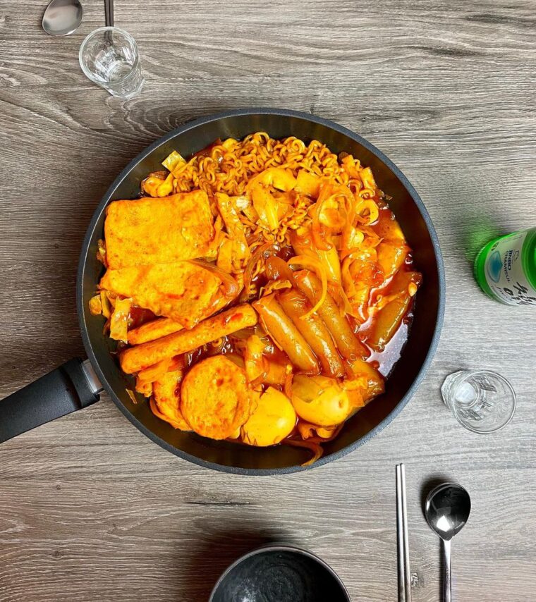 Rabokki (Ramen Rice Cake)