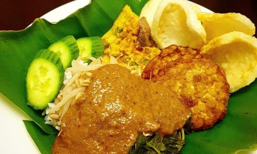 Sego Pecel (Peanut Salad On Rice)