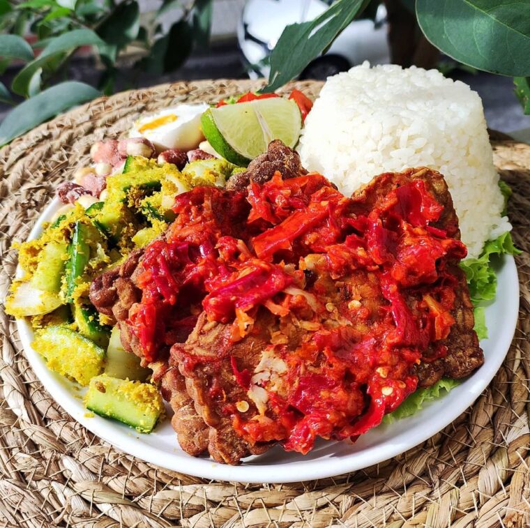 Tempe Geprek Pedas (Spicy Smashed Tempeh)