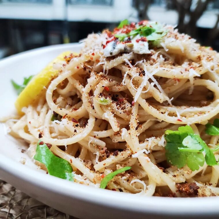 10 Minute Anchovy Pasta