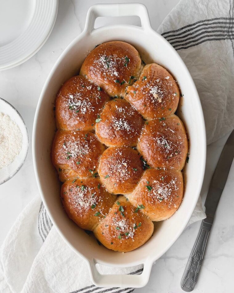 Bread Rolls With Garlic-butter Mix