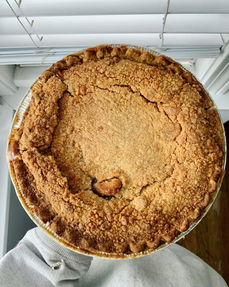 Classic Apple Crumb Pie