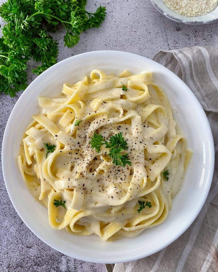 Creamy Fettuccine Alfredo Sauce