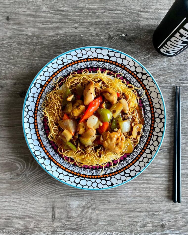 Crispy Fried Noodles With Chicken In Black Bean Sauce