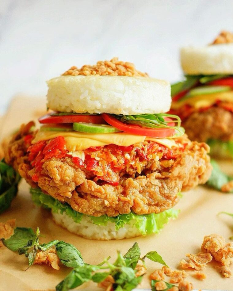 Garlic Sambal Fried Chicken With Rice Buns