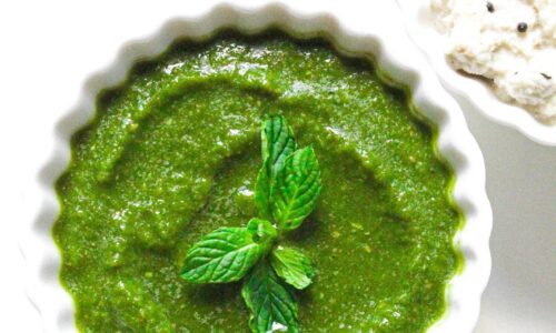 Green Mint Chutney / Hari Chutney