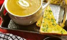 Instant Pot Spiced Spinach & Tomato Soup