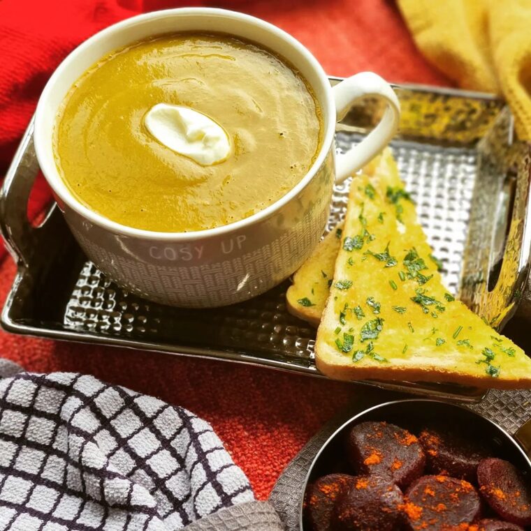 Instant Pot Spiced Spinach & Tomato Soup