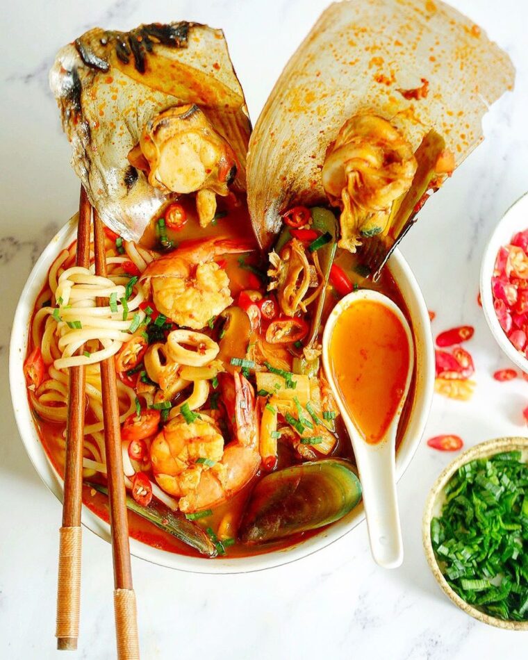 Jjampong (Seafood Soup)