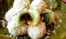 Klepon (Stuffed Glutinous Balls)