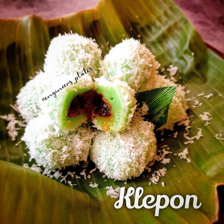 Klepon (Stuffed Glutinous Balls)