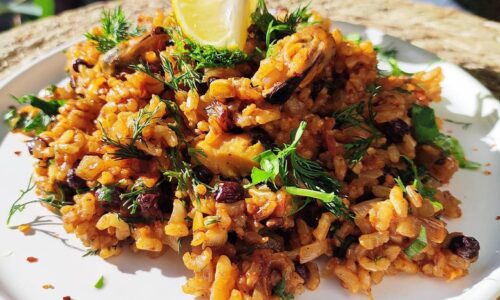 Midye Pilavı (Turkish Pilaf With Mussels)