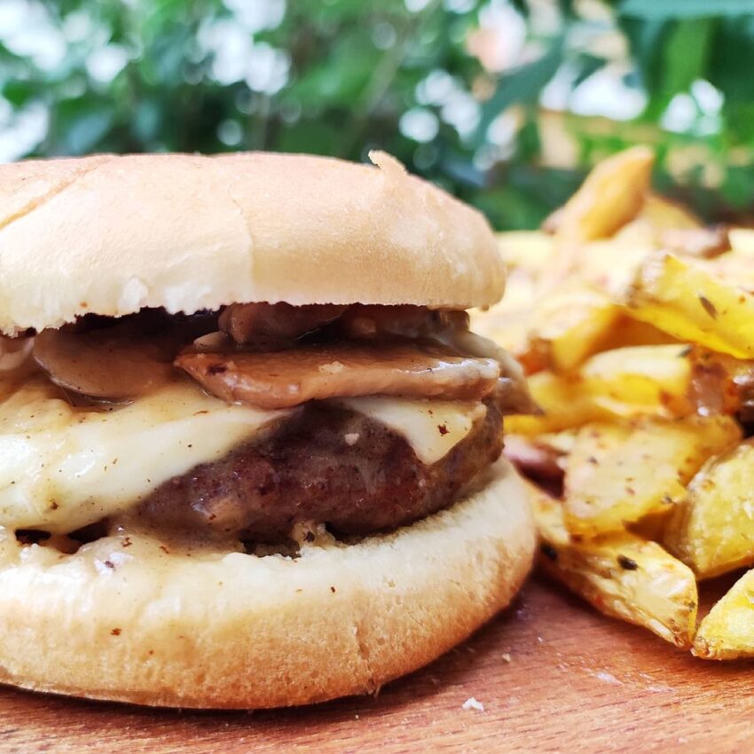 Mushroom Swiss Burger From @wondernonieskitchen - ResepMamiku.com