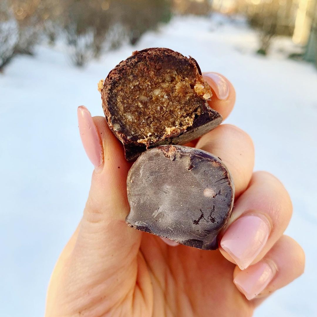 No Bake Almond Butter Date Protein Balls from freshfitfoody