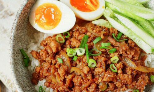 Onion Minced Meat Rice Bowl