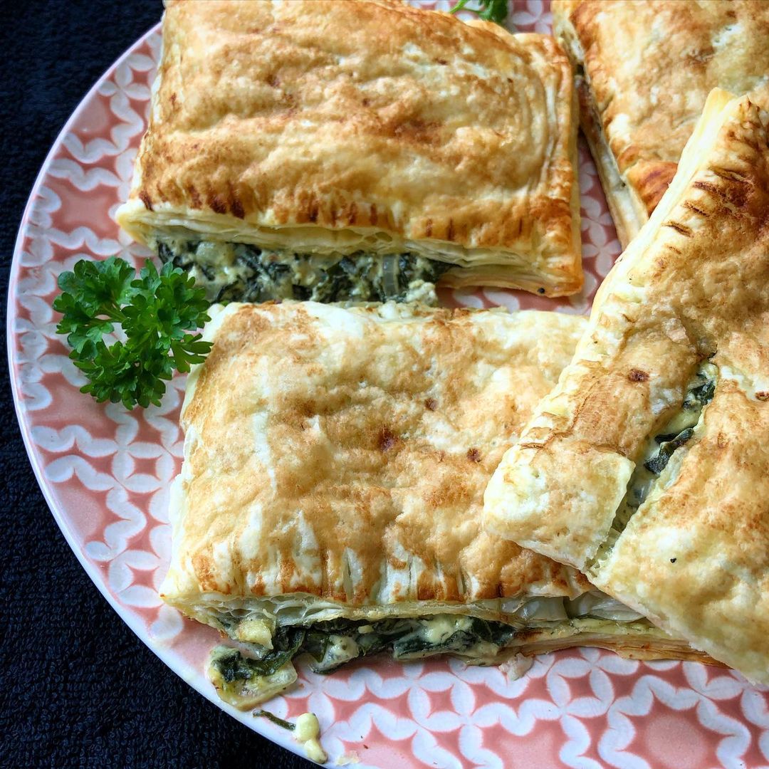 Spinach & Cheese Puff Pastry from @beebskitchen - ResepMamiku.com