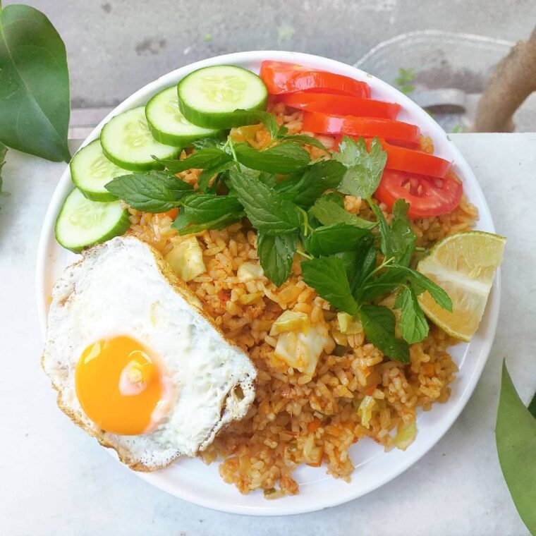 Thai Red Curry Fried Rice (Khao Phat Kaeng Phet)