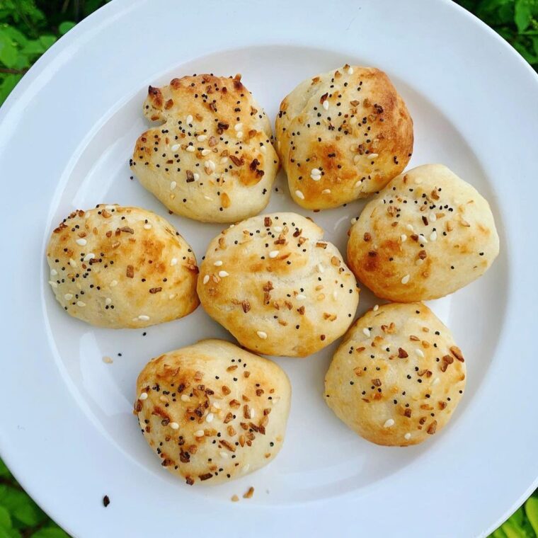 3 Ingredient Pretzel Bites With Everything But The Bagel Seasoning