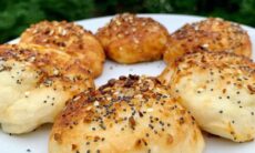 4 Ingredient Mini Everything Bagel Bites