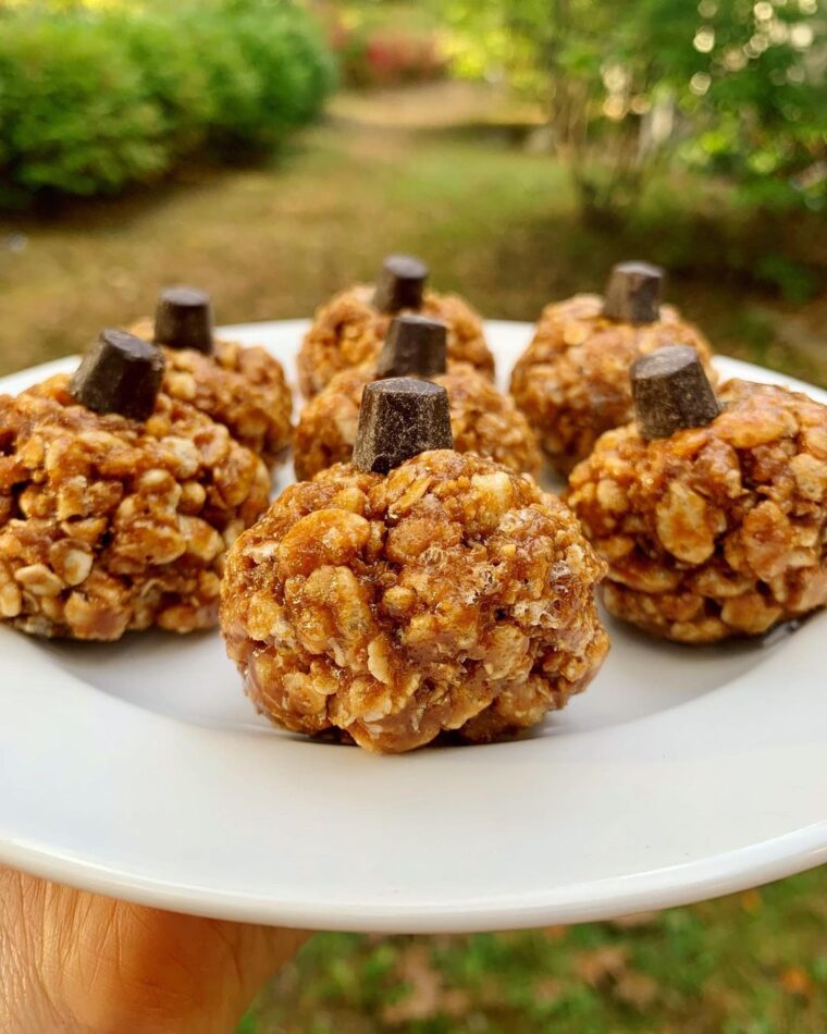 4 Ingredient Peanut Butter Crunch Pumpkins