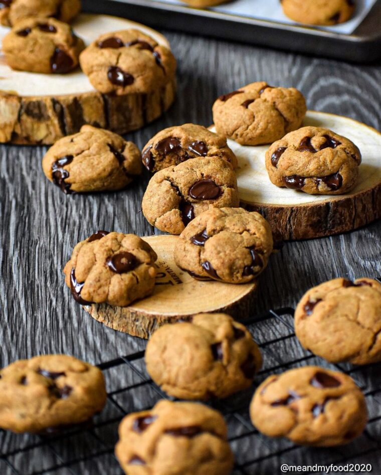 Avocado Oil Dark Chocolate Chip Cookies