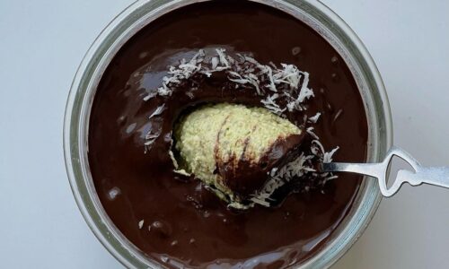 Avocado Overnight Oats With Chocolate Ganache -  dari Oat and Yogurt