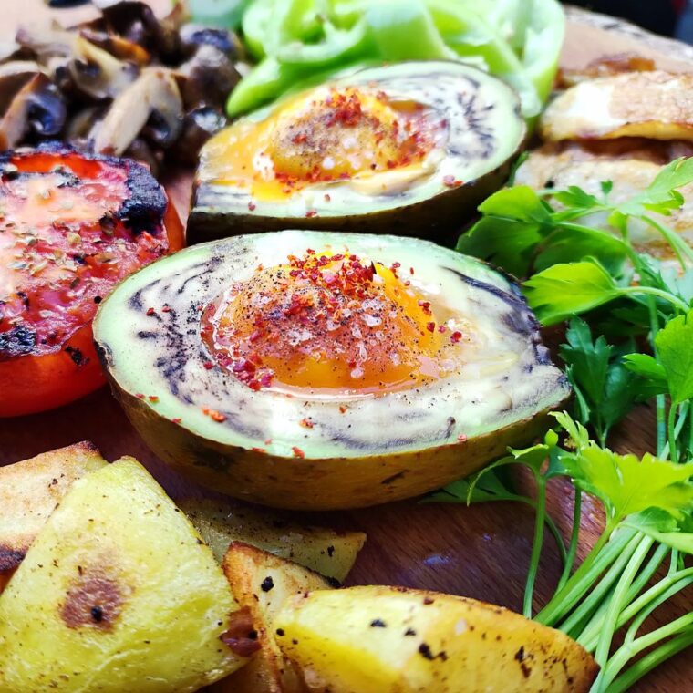 Baked Eggs In Avocado