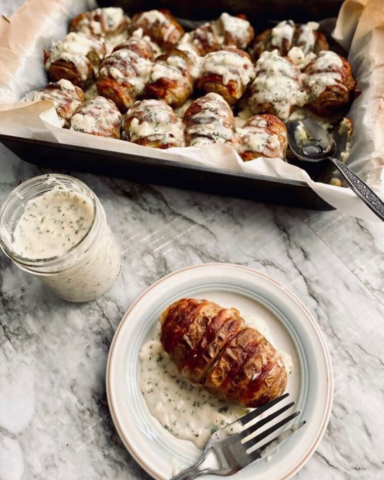 Baked Husselback Potatoes With White Sauce