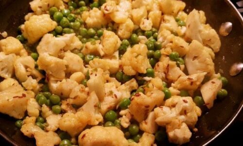 Cauliflower And Peas Curry