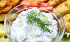 Haydari (Turkish Cheesy Yoghurt Dip)