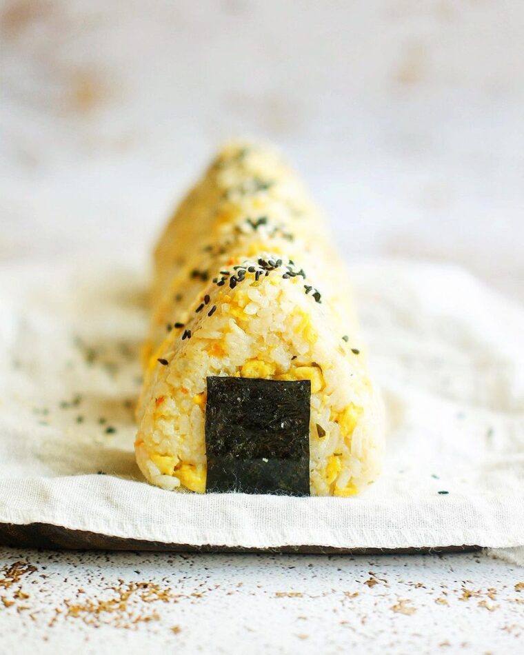 Nasi Limau Cakalang Suwir (Shredded Mackerel With Lime Leaves Rice Onigiri)