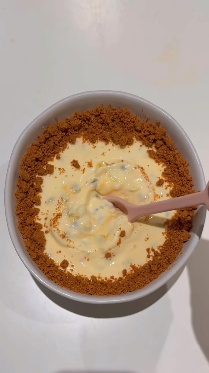 Passion Fruit Biscoff Overnight Oats