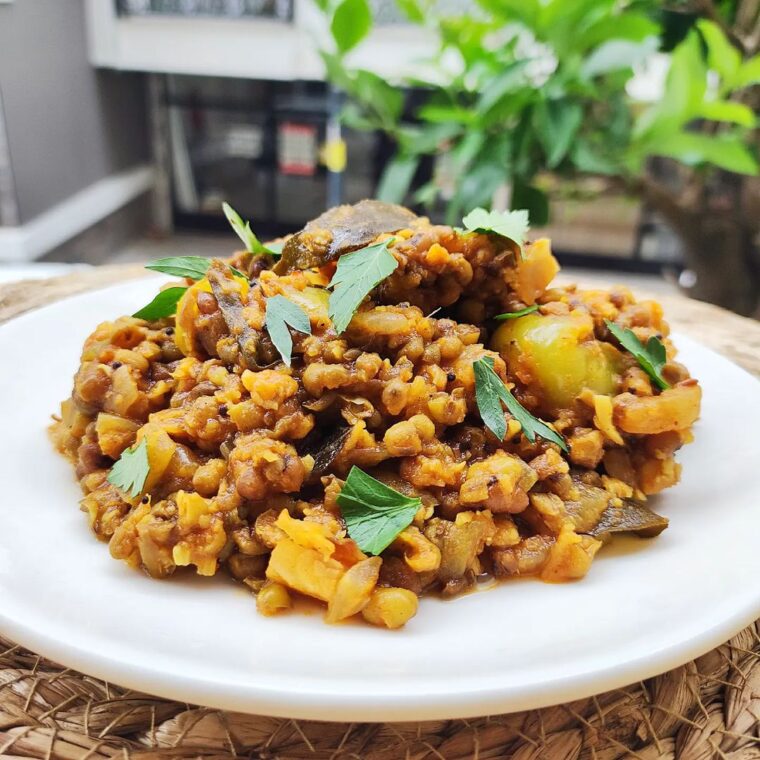 Green Moong Dal (Mung Bean Curry)