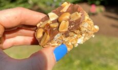Healthy Peanut Butter Chocolate Protein Crunch Bars