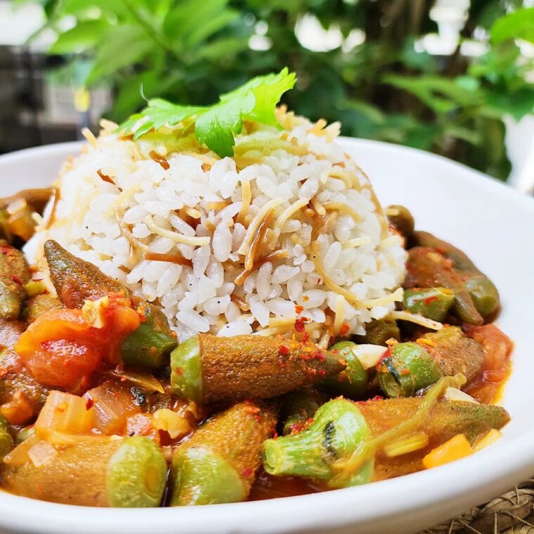 Bamya (Egyptian Okra Stew)