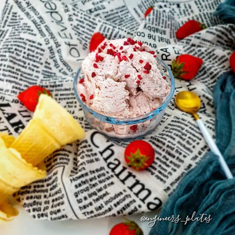 Homemade Strawberry Ice Cream (No Churn)
