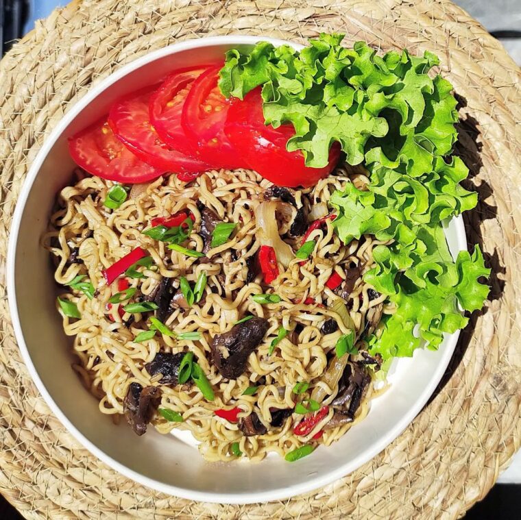 Vegan Stir Fried Mushroom Noodles