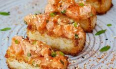 Chilli Salmon Crispy Rice Cakes